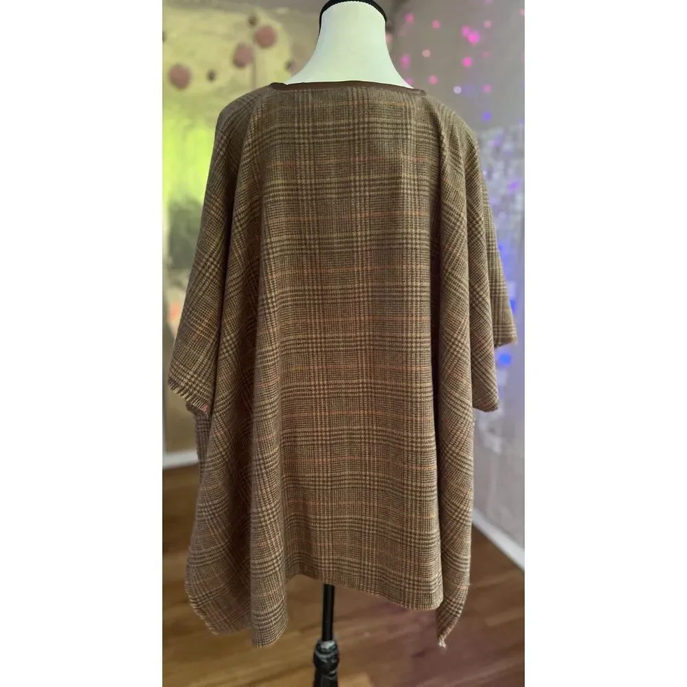 NWT Vince Camuto Glen Plaid Topper. OS.